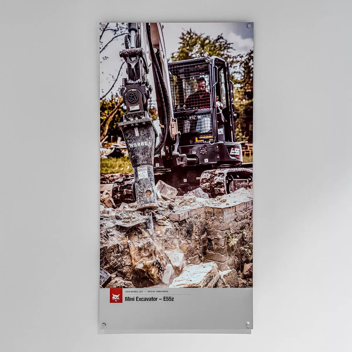 Aluminium poster – E55z mini excavator on demolition site